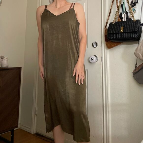 J.o.a Satin‎ V Neck Midi Slip Dress Slit Shimmer Green Medium - Picture 1 of 5